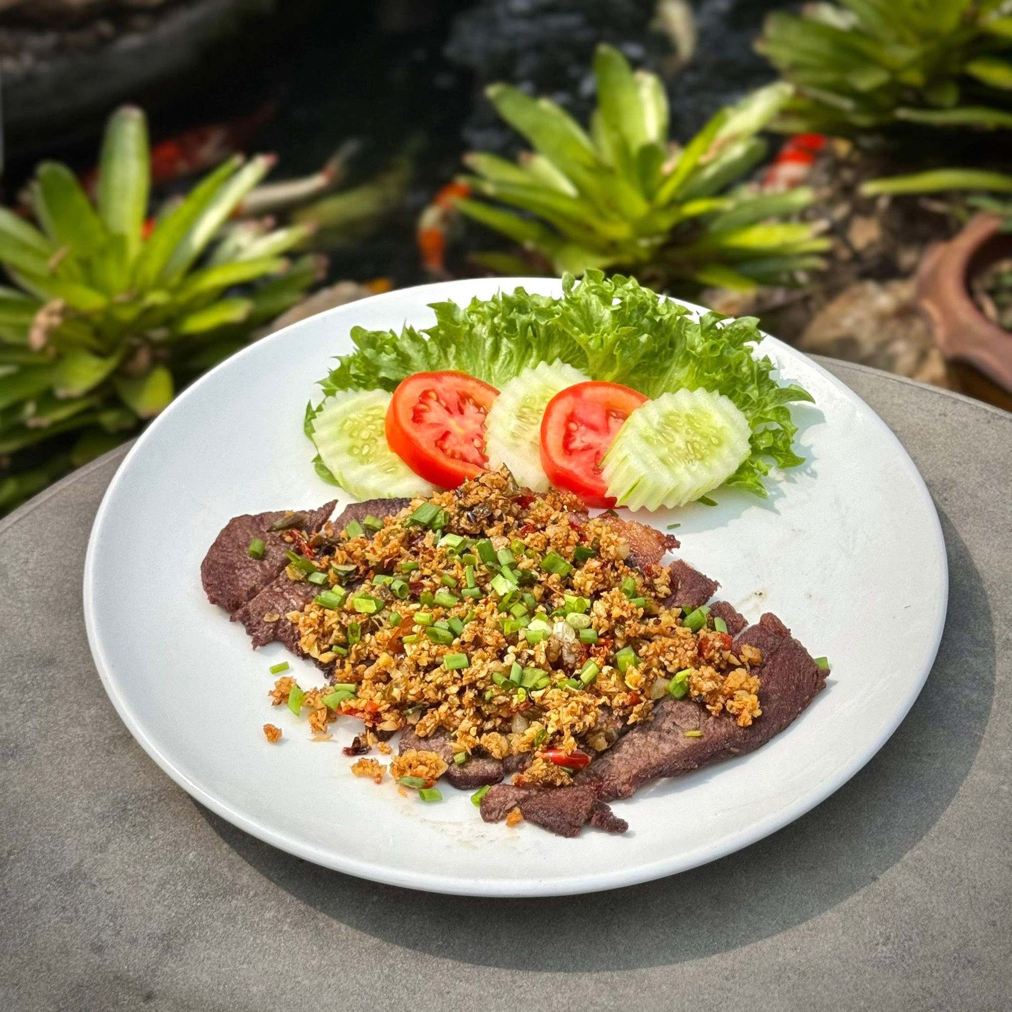 เนื้อ Sirloin คั่วพริกเกลือ YinD House ศรีราชา